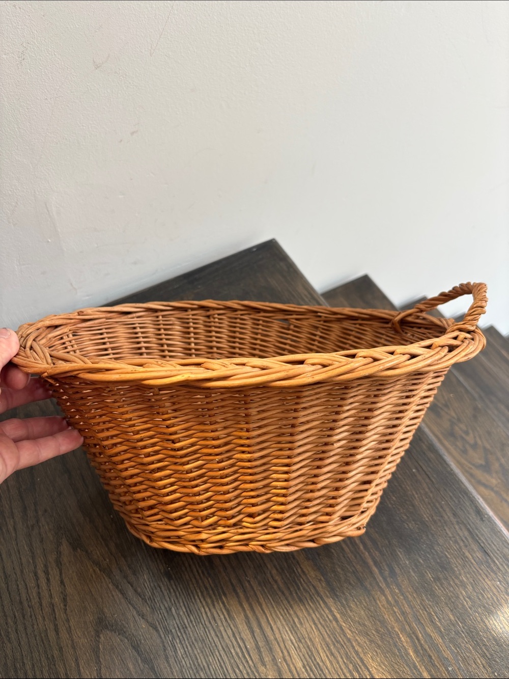 Vintage oval basket w/one handle, 12x15x7”